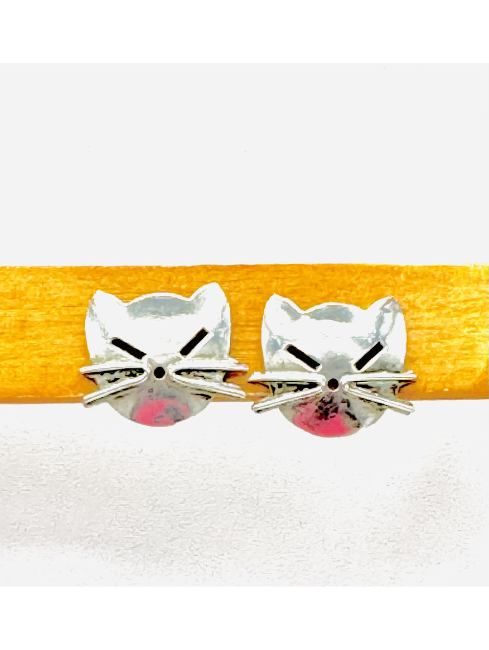Vintage sterling silver cat stud post earrings